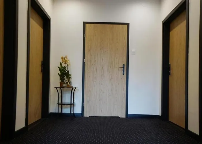 לינה וארוחת בוקר Wlodary Tennis Junior *